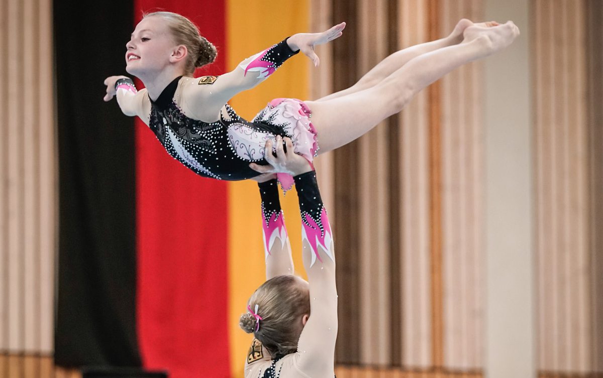 Die Friedbergerinnen Nicole Boxler und Sophie Kischner turnen sich ganz nach oben